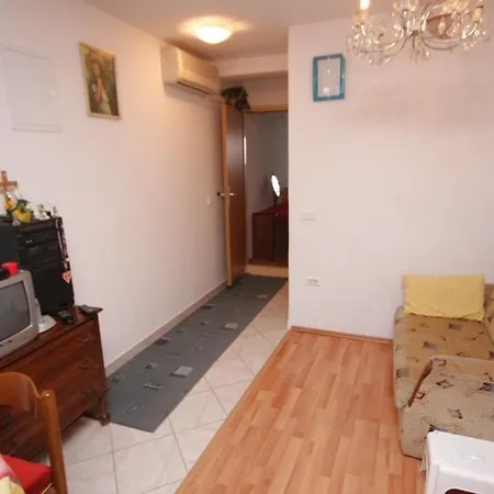 Apartment By The Sea - 8291